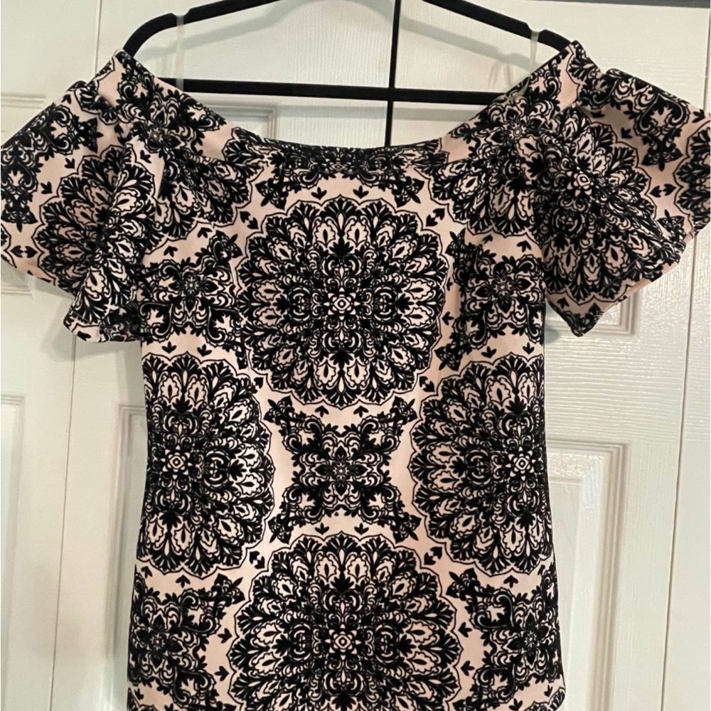 VENUS Black and Pink Puff Sleeve Fitted Blouse
